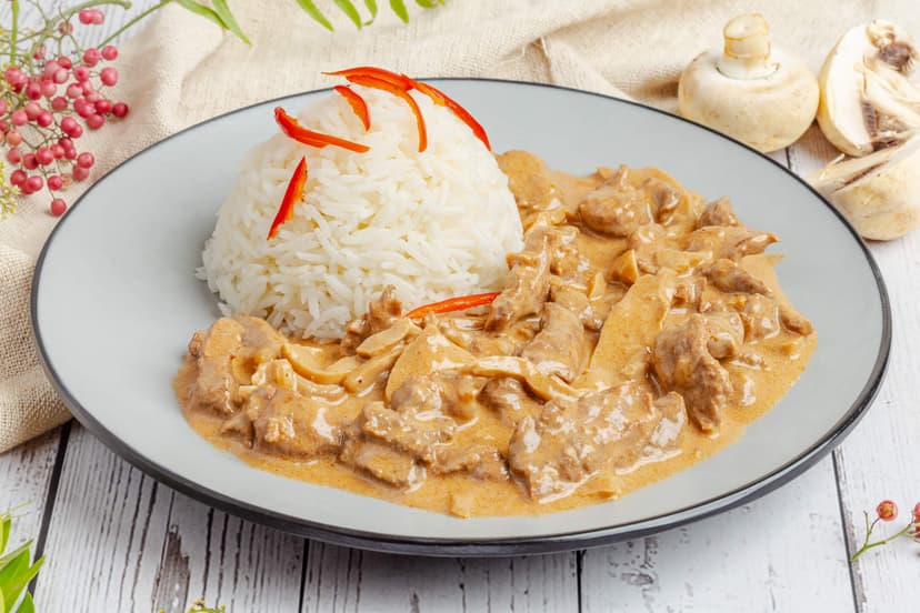 Beef stroganoff with rice, one dish for the whole family